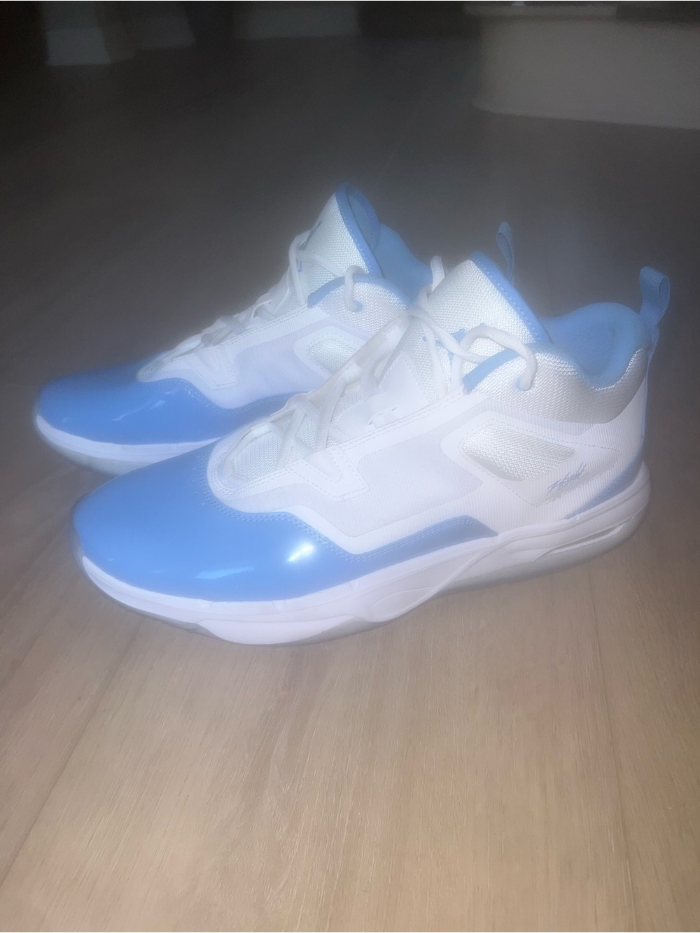 Jordan Men's Low-Top Sneakers in White and Light Blue